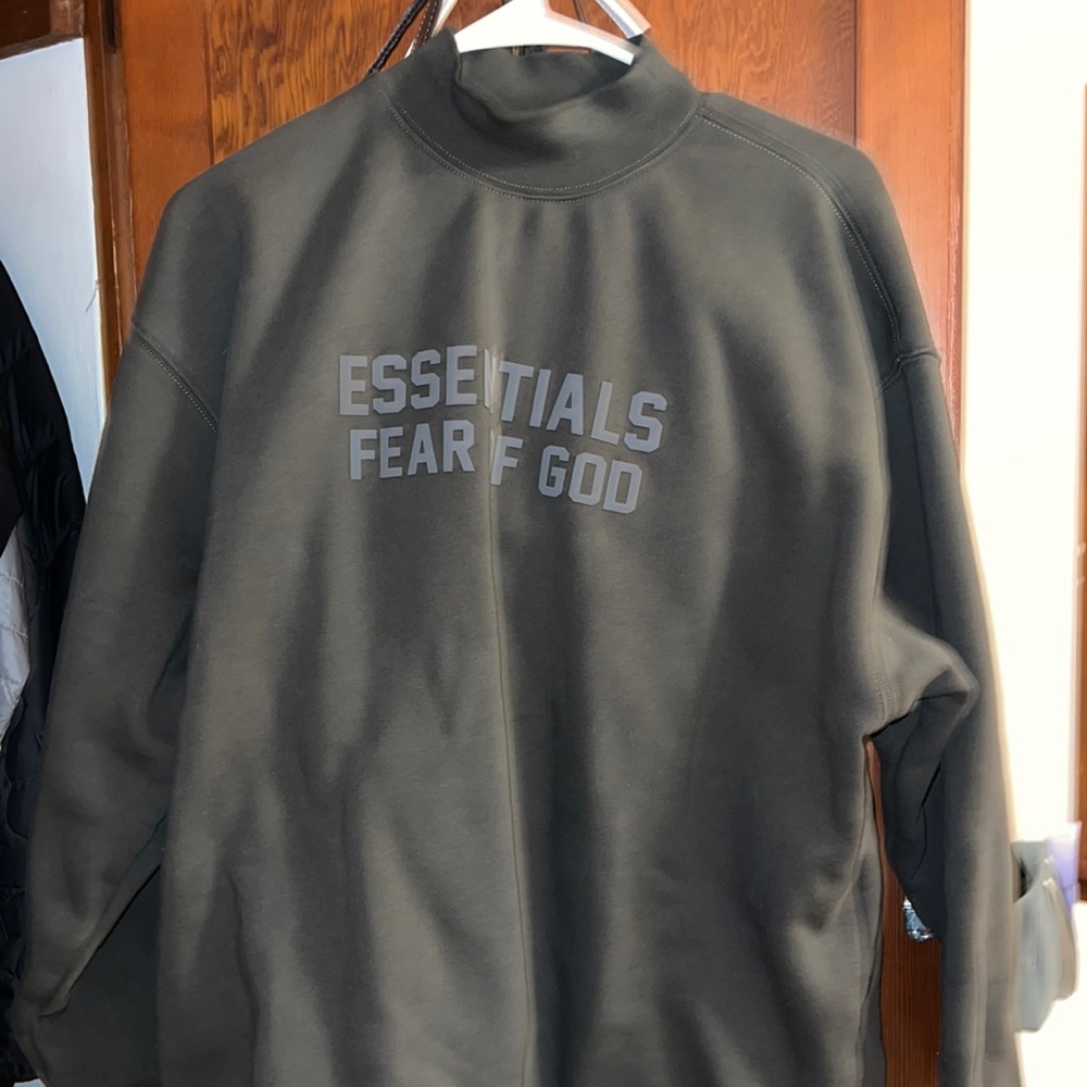 Essentials FEAR OF GOD off-black crewneck (mockneck)